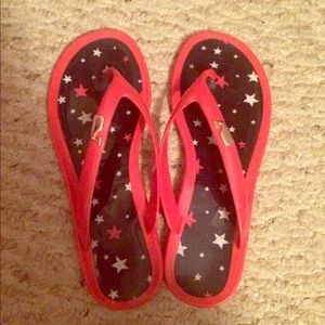 Vineyard vines flip flops